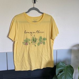 women's graphic tee size L